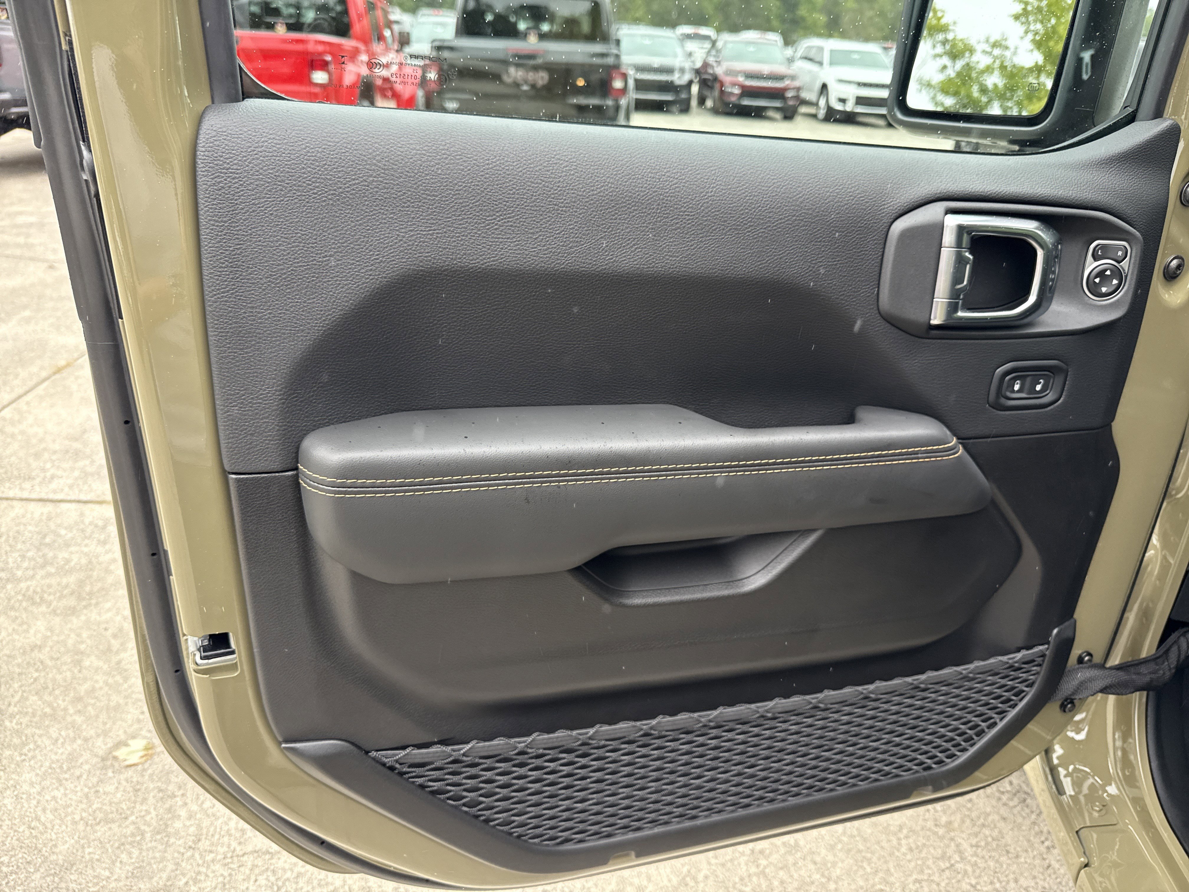 New 2025 Jeep Gladiator Sport w/ Premium Package image 10