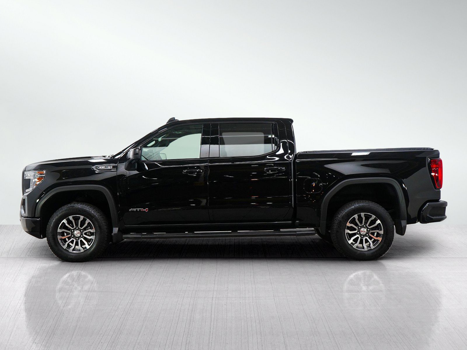 Used 2021 GMC Sierra 1500 AT4 w/ AT4 Value Package AWD/4WD image 2