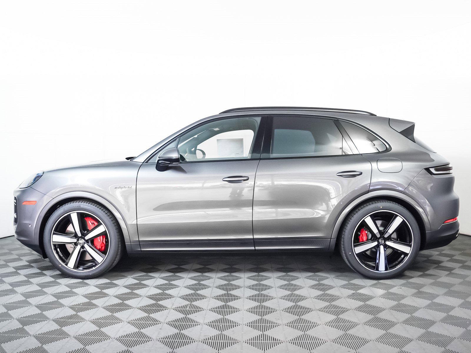 New 2026 Porsche Cayenne Turbo image 2