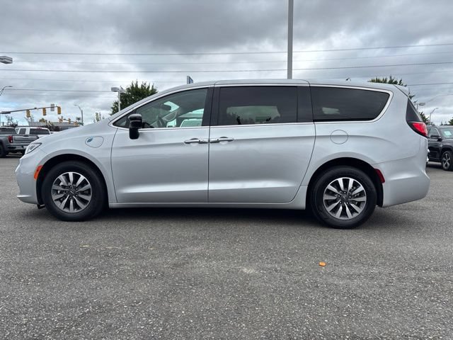 Used 2024 Chrysler Pacifica Limited FWD image 2