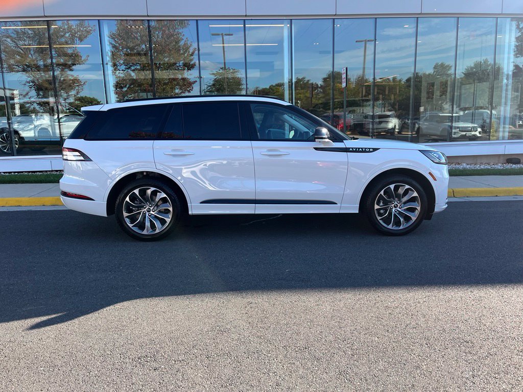 Used 2026 Lincoln Aviator AWD image 9