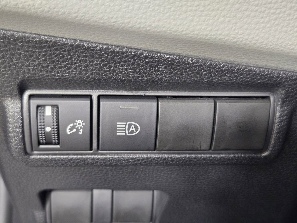 Used 2025 Toyota Corolla Cross L FWD image 21