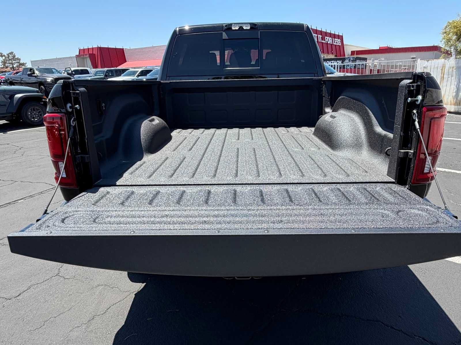 New 2026 RAM 2500 Laramie AWD/4WD image 15