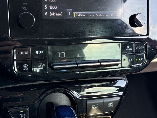 Used 2019 Toyota Prius LE FWD image 29
