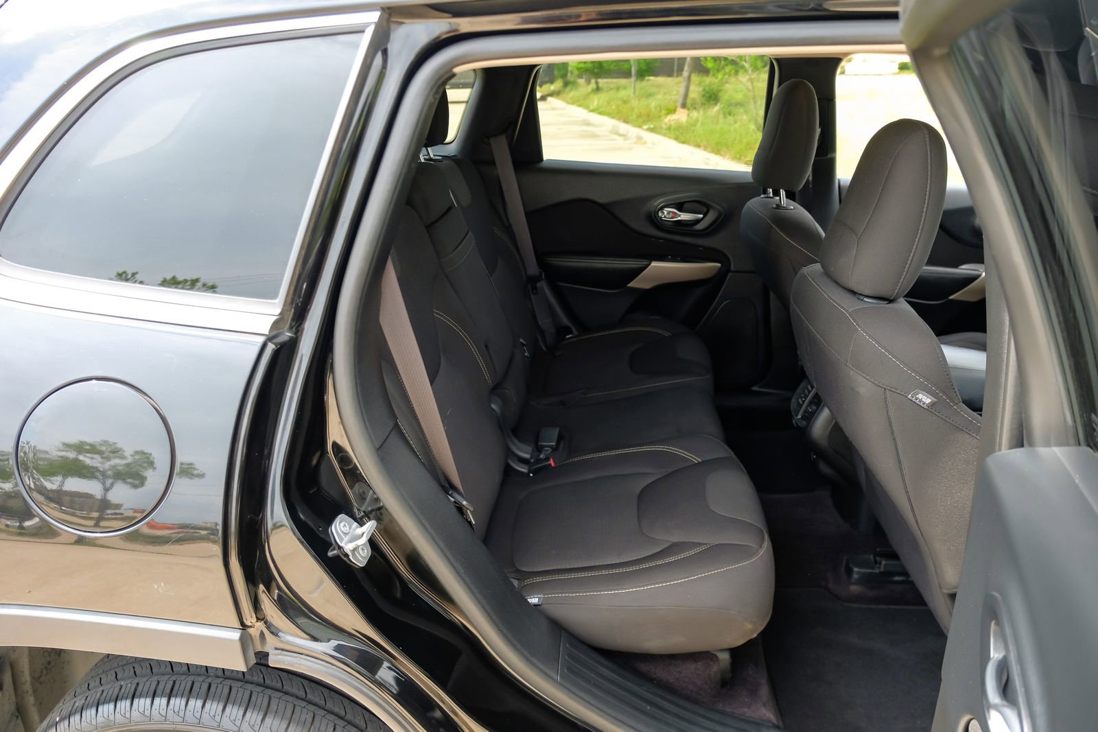 Used 2017 Jeep Cherokee Latitude w/ Safety/Convenience Group image 36