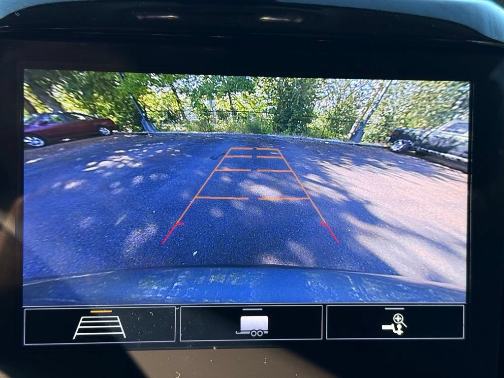 Used 2020 Chevrolet Traverse LT w/ Driver Confidence II Package AWD/4WD image 11