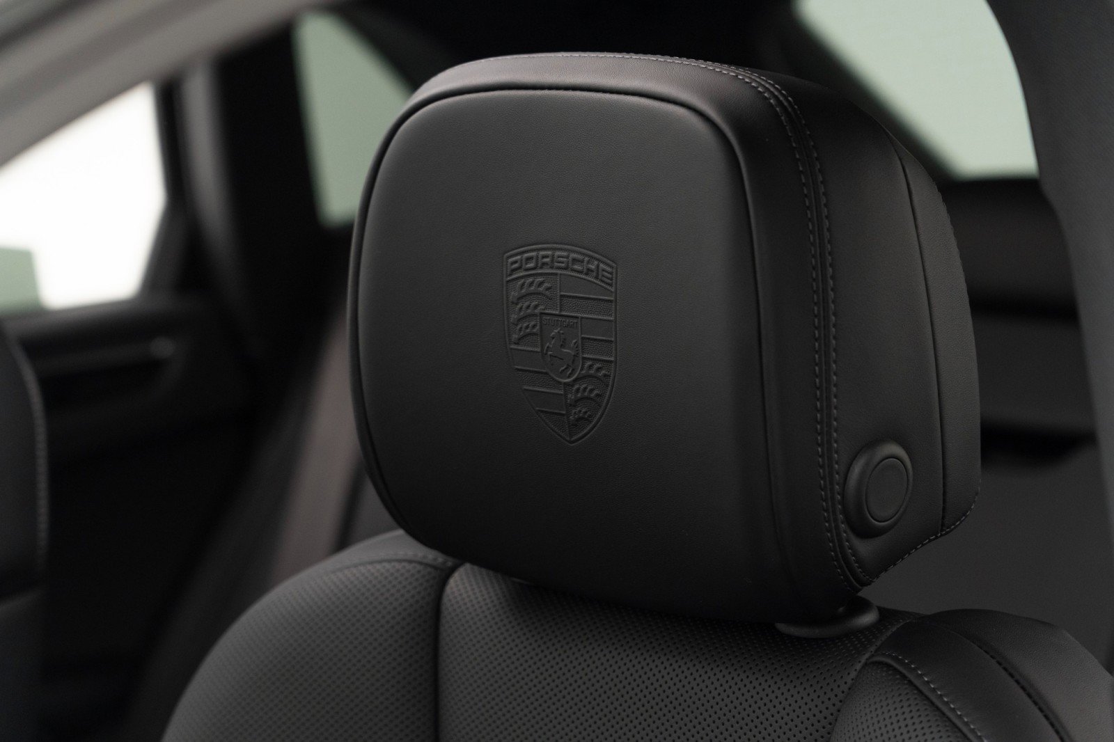 New 2025 Porsche Macan image 18