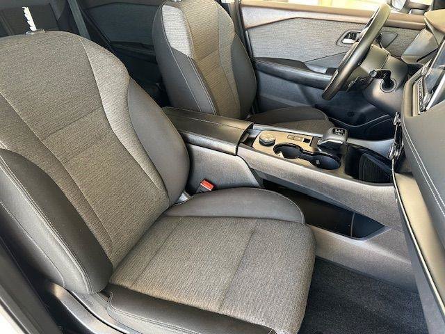 Used 2022 Nissan Rogue SV AWD/4WD image 27
