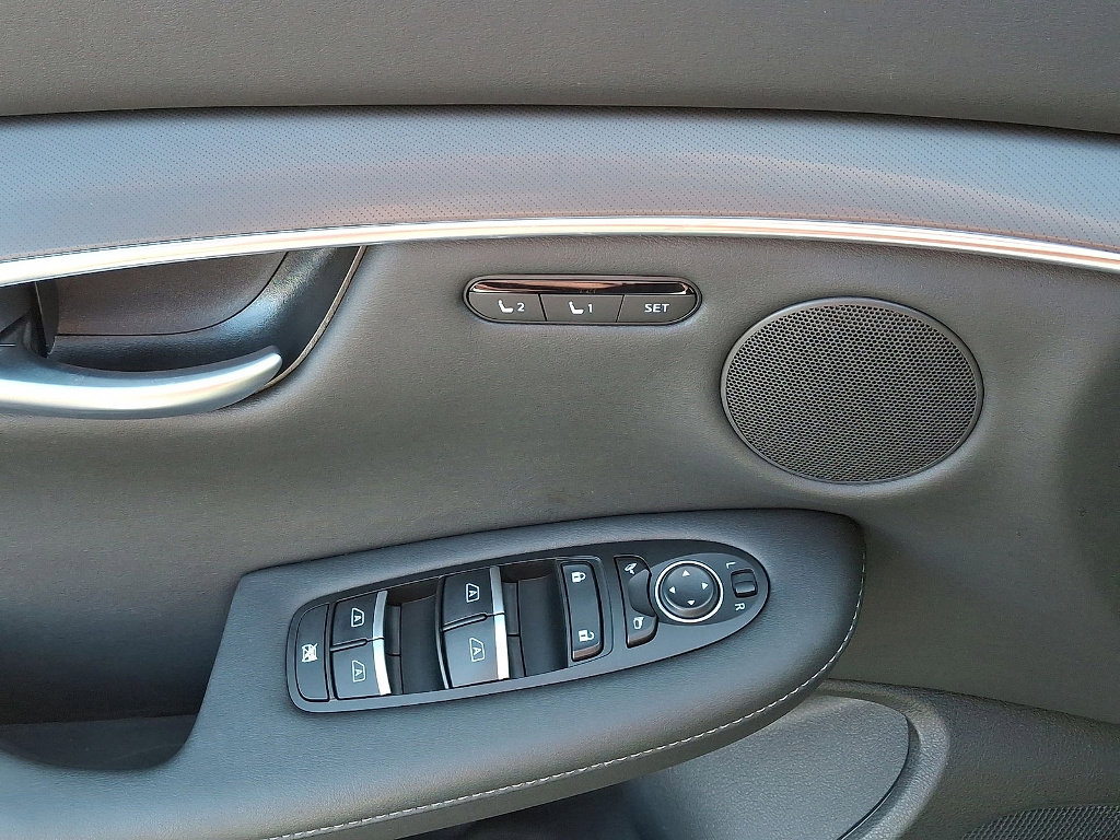 Used 2025 INFINITI QX50 Luxe image 2