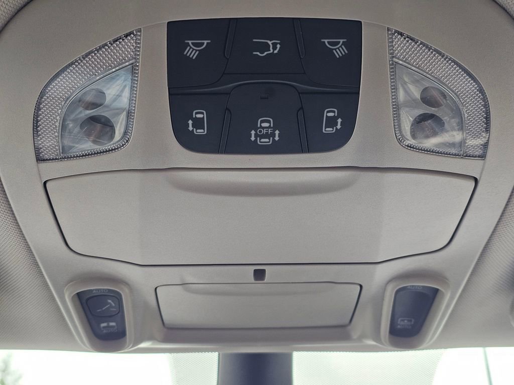 Used 2023 Chrysler Pacifica Limited FWD image 37