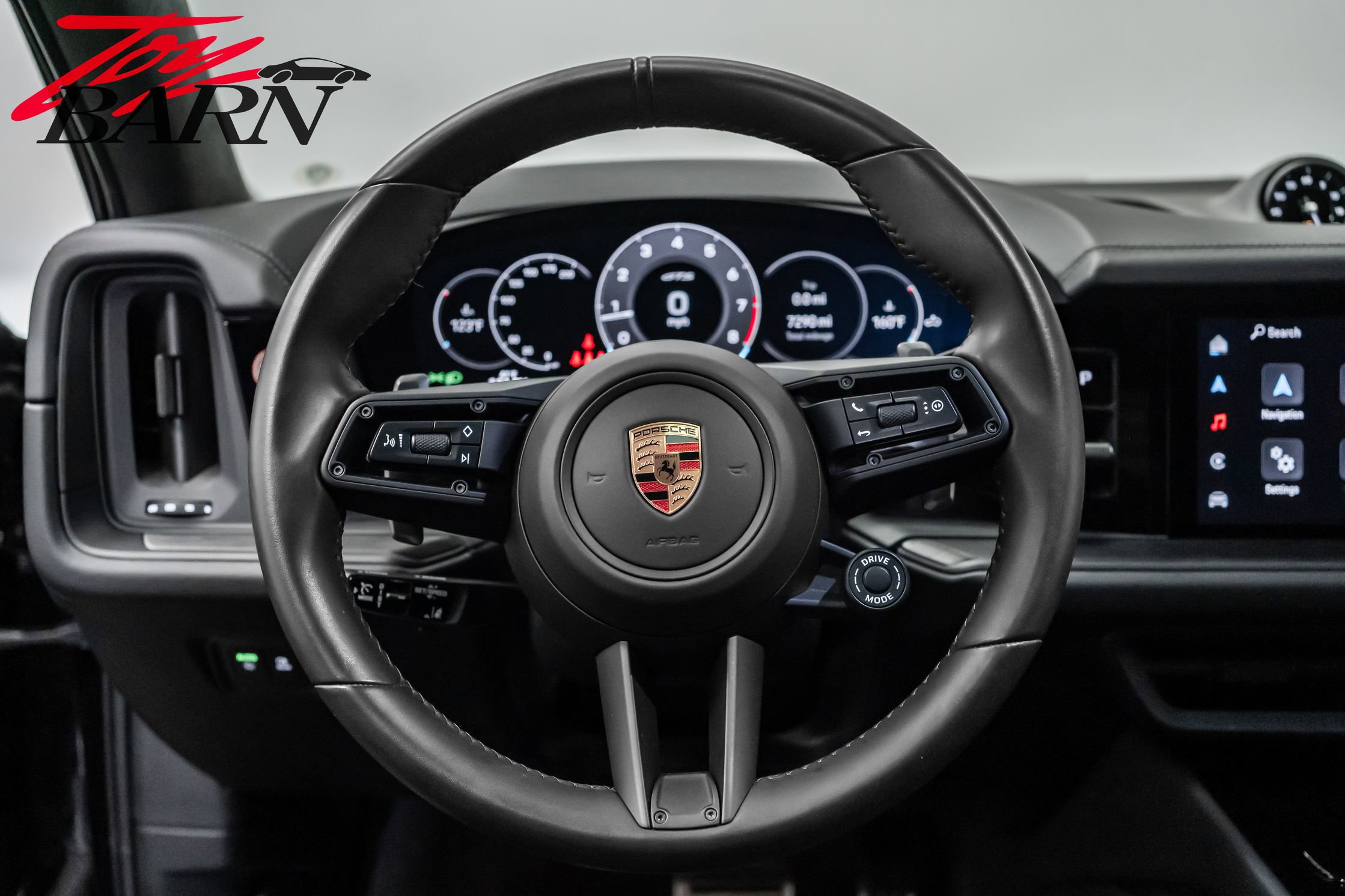 Used 2025 Porsche Cayenne GTS image 30