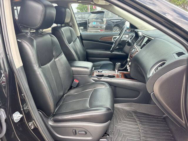 Used 2017 Nissan Pathfinder Platinum w/ Family Entertainment Package AWD/4WD image 29