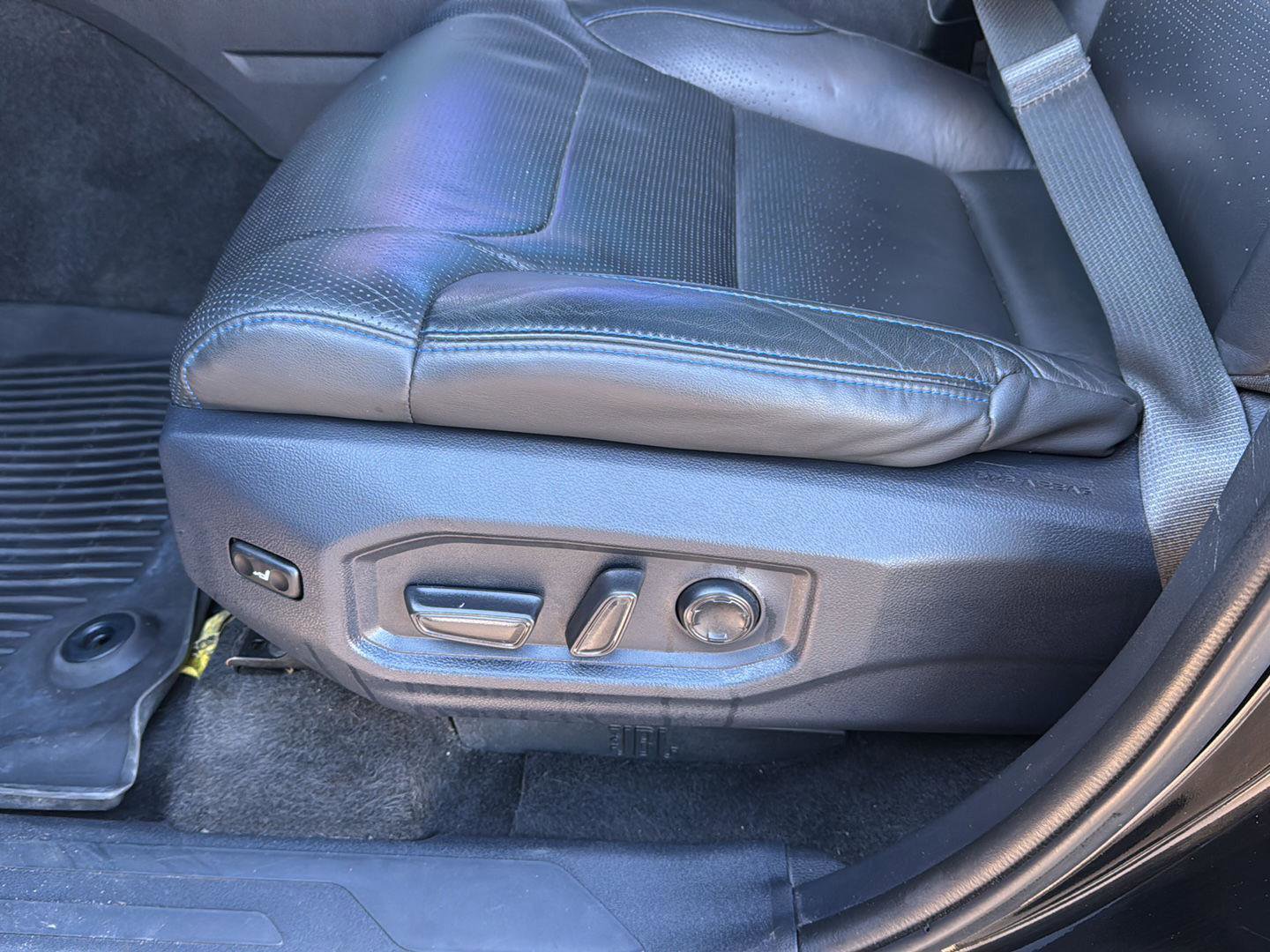 Used 2022 Toyota Tundra Platinum w/ Advanced Package AWD/4WD image 30