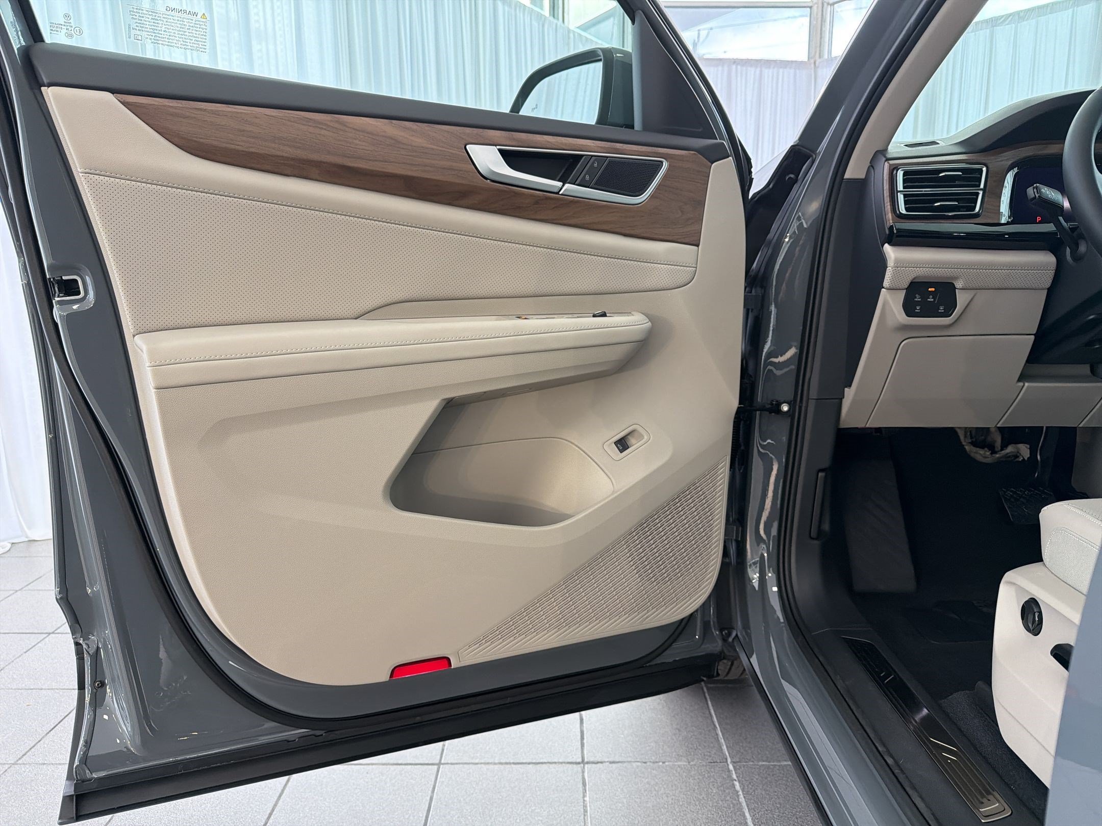 New 2026 Volkswagen Atlas SE FWD image 22