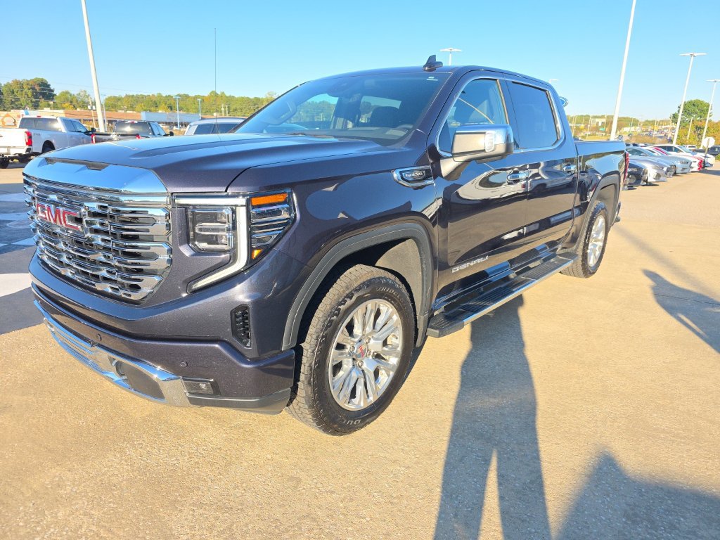 Used 2025 GMC Sierra 1500 Denali w/ Technology Package AWD/4WD image 1
