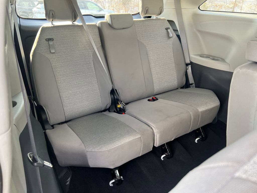 Used 2024 Toyota Sienna LE image 14