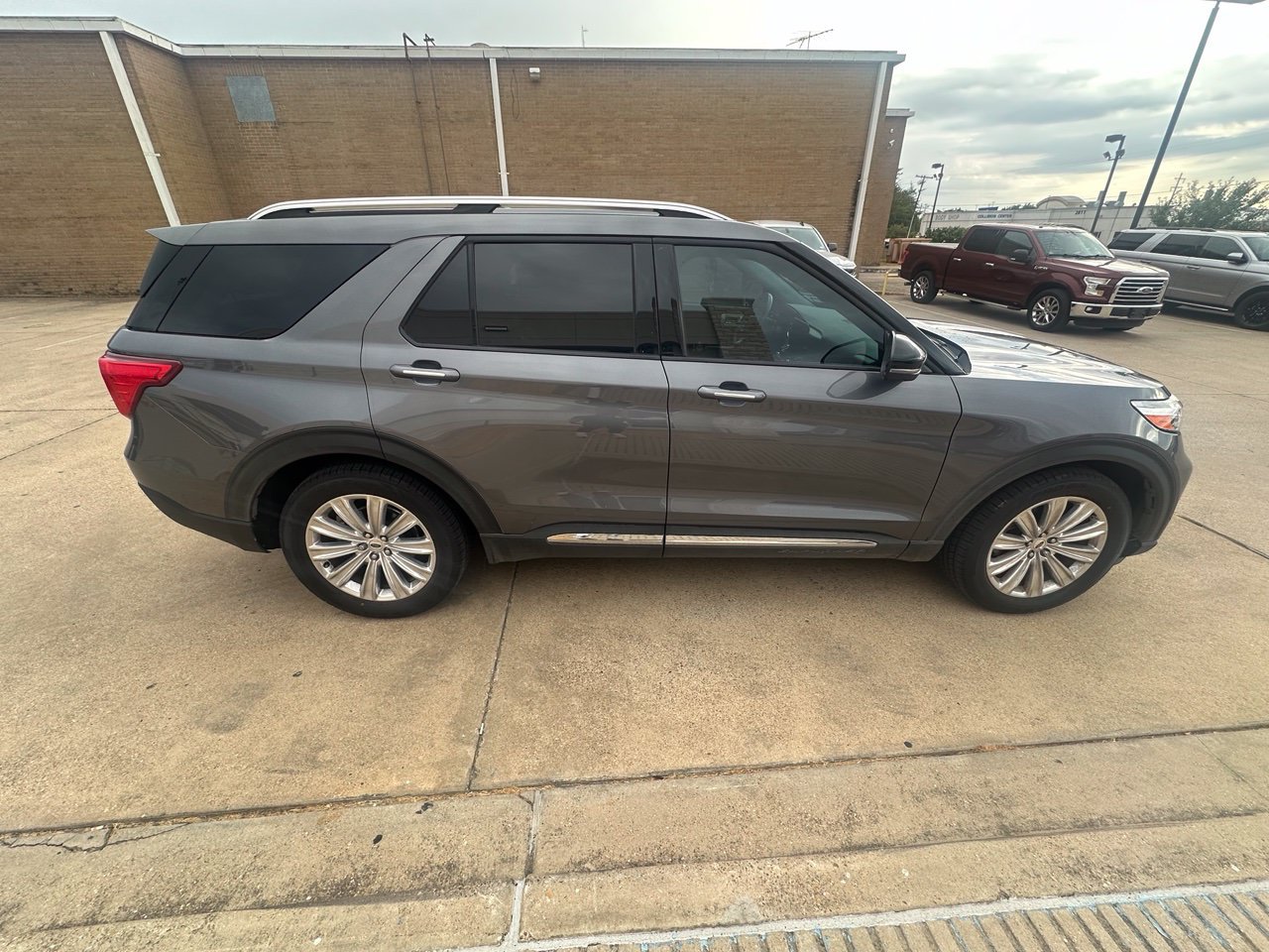 Used 2022 Ford Explorer Limited w/ Equipment Group 301A RWD image 11