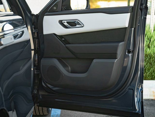 New 2026 Land Rover Range Rover Velar Dynamic SE image 25