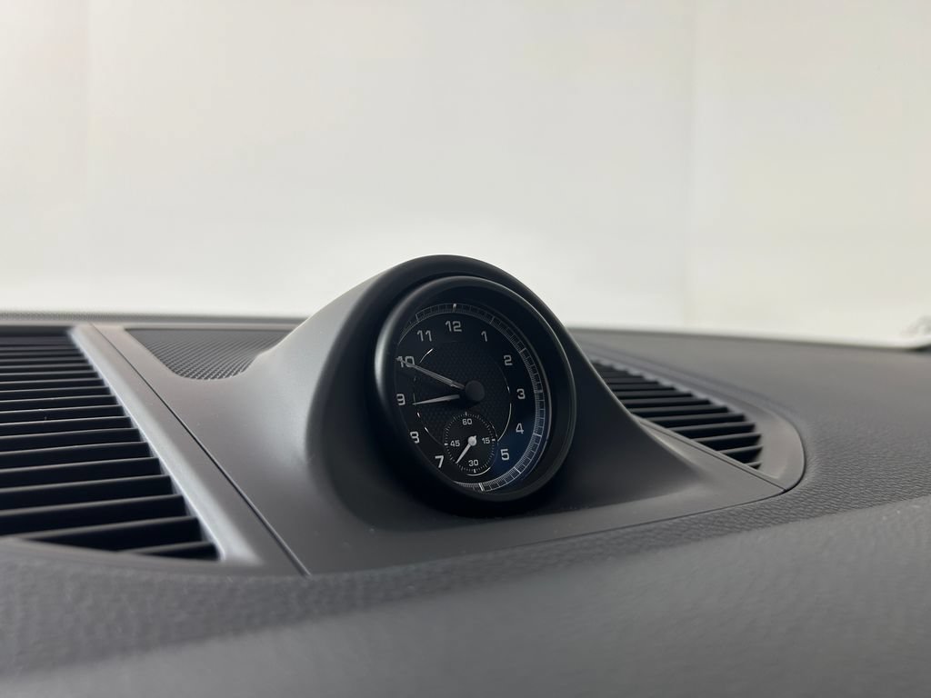Certified 2025 Porsche Macan AWD/4WD image 19