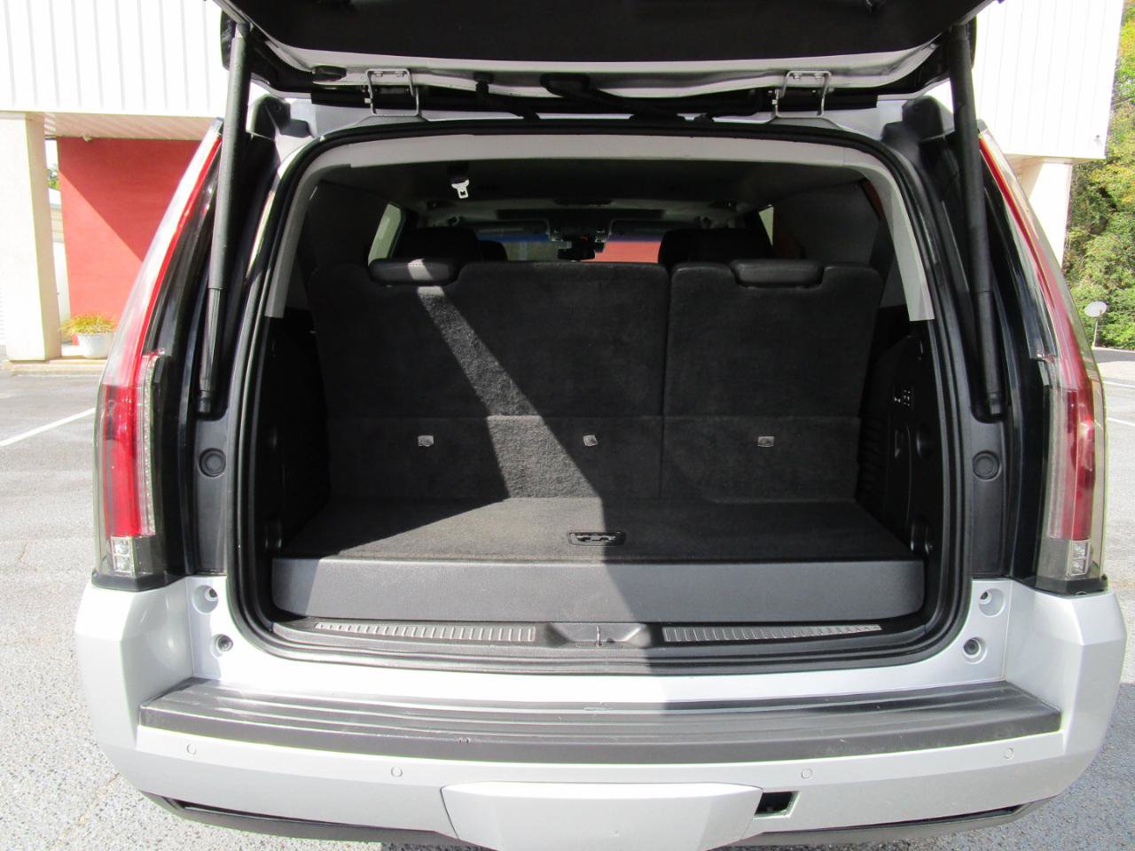 Used 2020 Cadillac Escalade Luxury RWD image 23