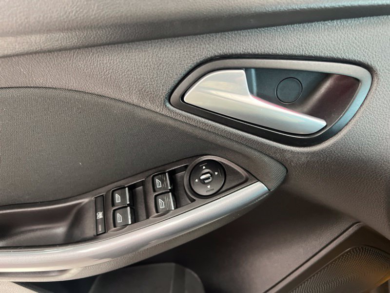 Used 2012 Ford Focus Titanium w/ SEL/Titanium Winter Pkg FWD image 20