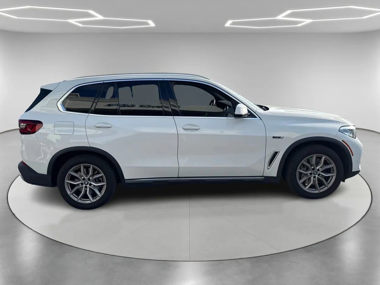 Used 2023 BMW X5 xDrive45e w/ Luxury Seating Package image 4