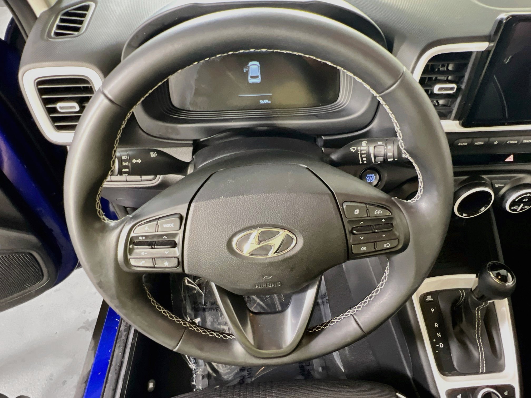 Used 2023 Hyundai Venue Limited w/ Cargo Package FWD image 11
