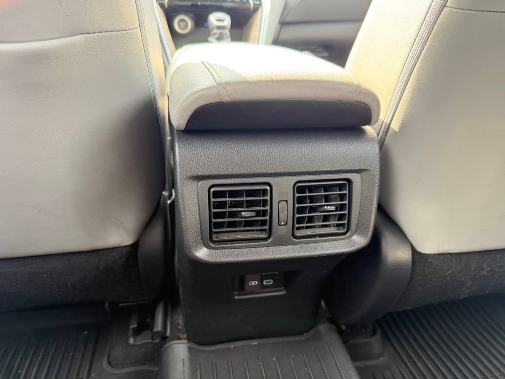 Used 2024 Toyota Venza XLE AWD/4WD image 28