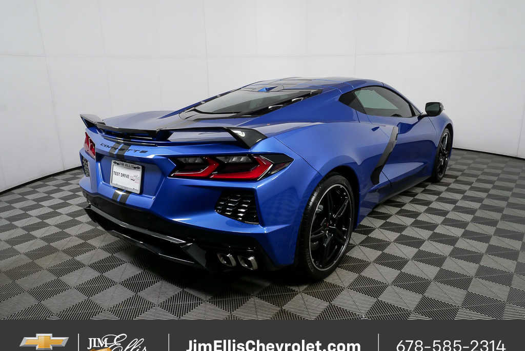 Used 2022 Chevrolet Corvette Stingray Premium Cpe w/ Z51 Performance Package RWD image 3