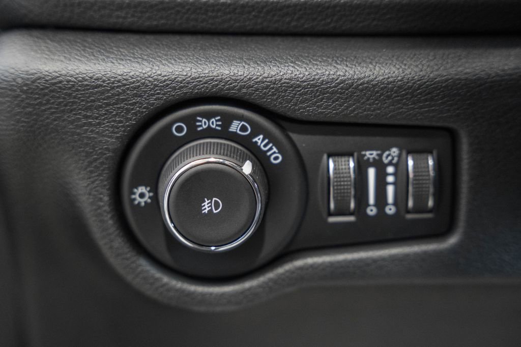 New 2026 Chrysler Pacifica Select image 37