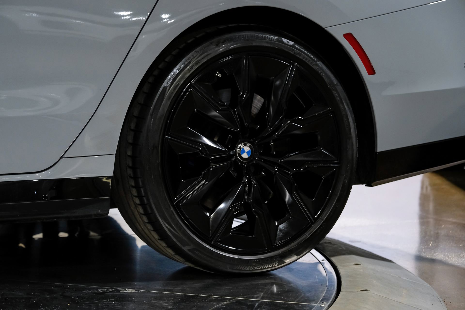 Used 2023 BMW 740i image 59