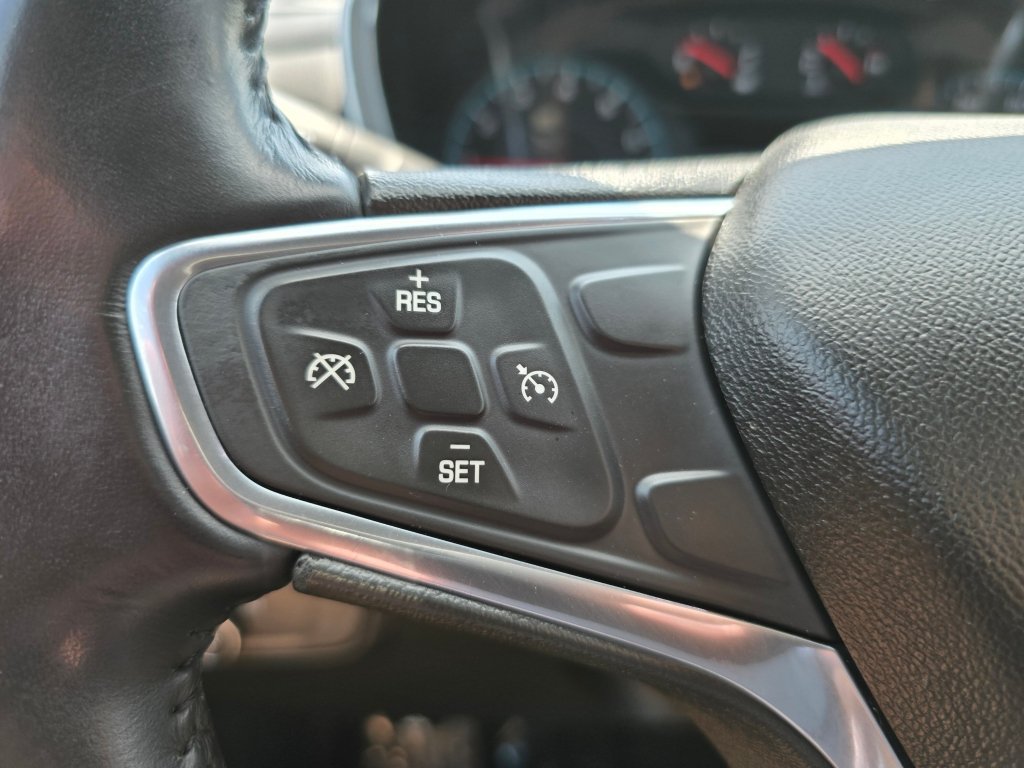 Used 2018 Chevrolet Equinox LT w/ LPO, Hit The Road Package AWD/4WD image 5