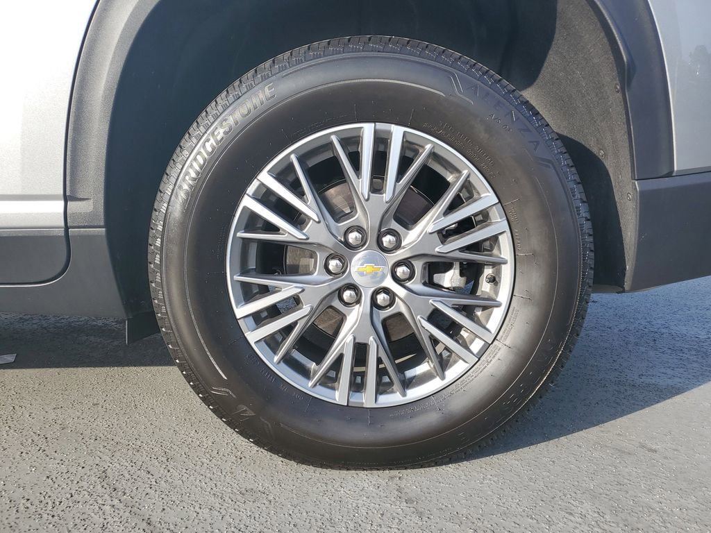 Used 2025 Chevrolet Traverse LT image 5