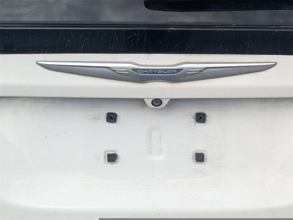 Used 2017 Chrysler Pacifica Touring-L Plus image 18