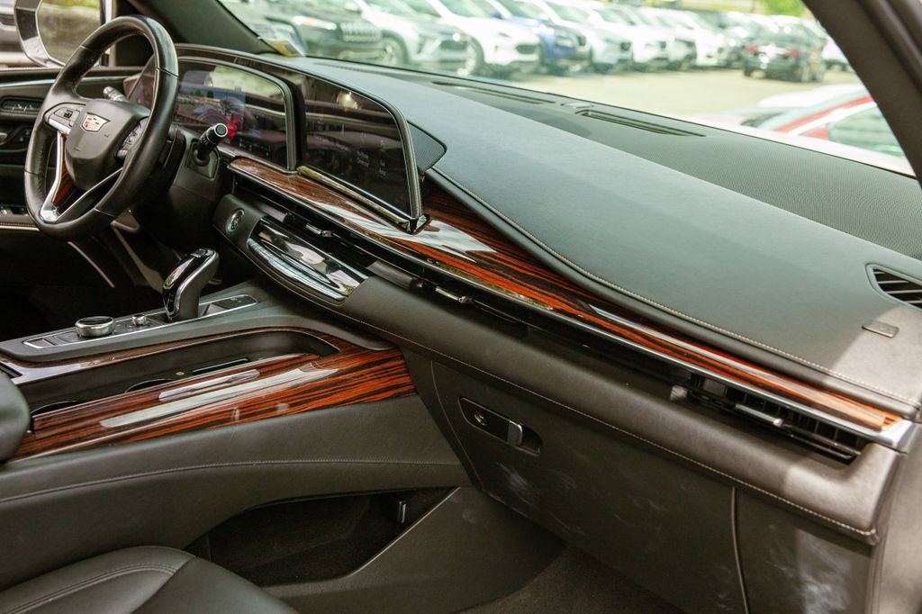 Used 2021 Cadillac Escalade Luxury AWD/4WD image 11
