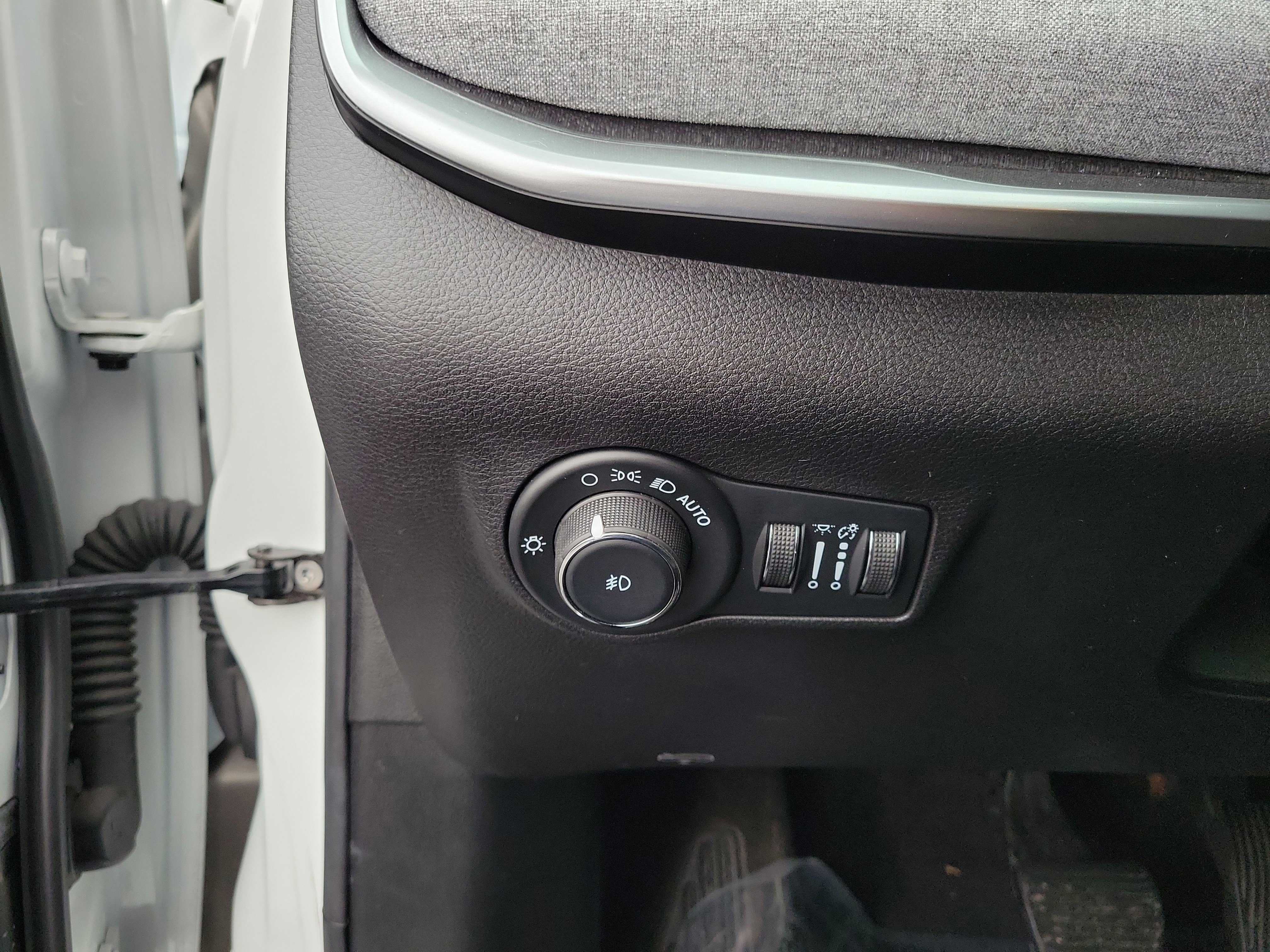 Used 2023 Jeep Compass Latitude image 20