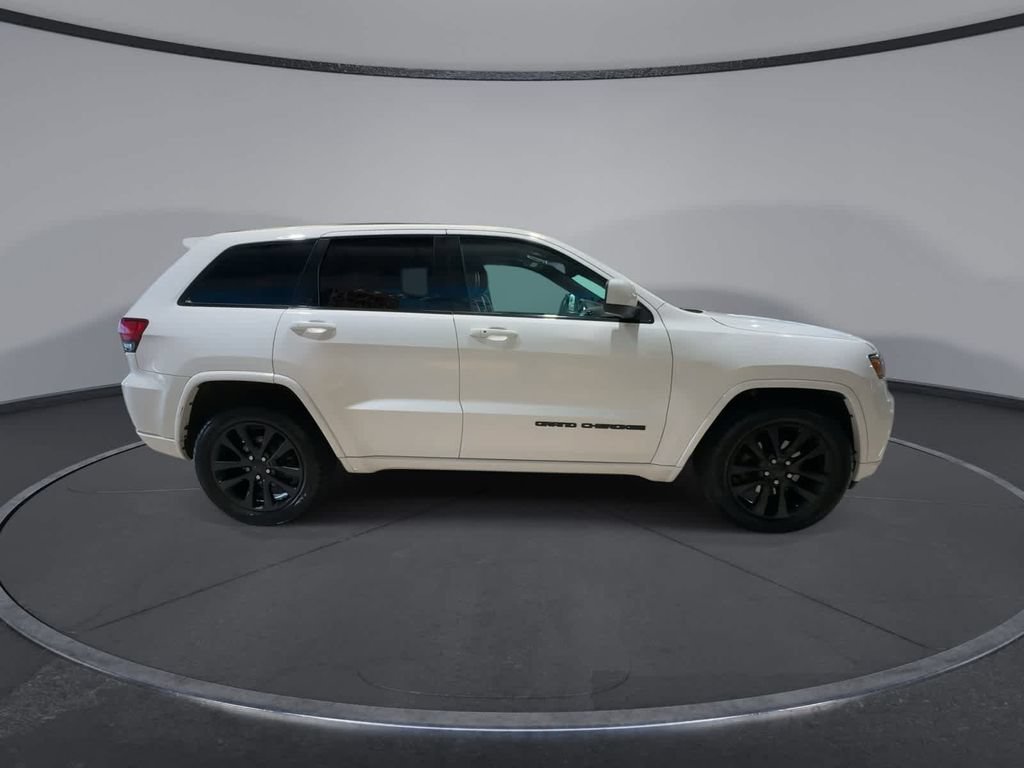 Used 2019 Jeep Grand Cherokee Altitude AWD/4WD image 17