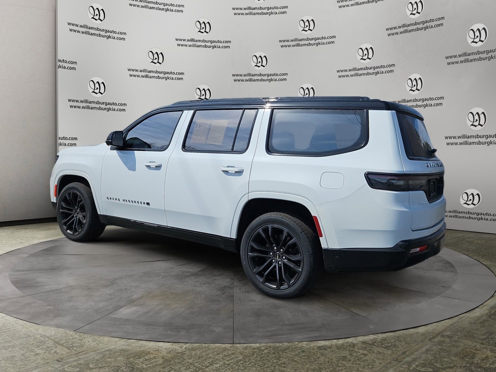 Used 2024 Jeep Grand Wagoneer Series III w/ Quick Order Packagew 28T image 3