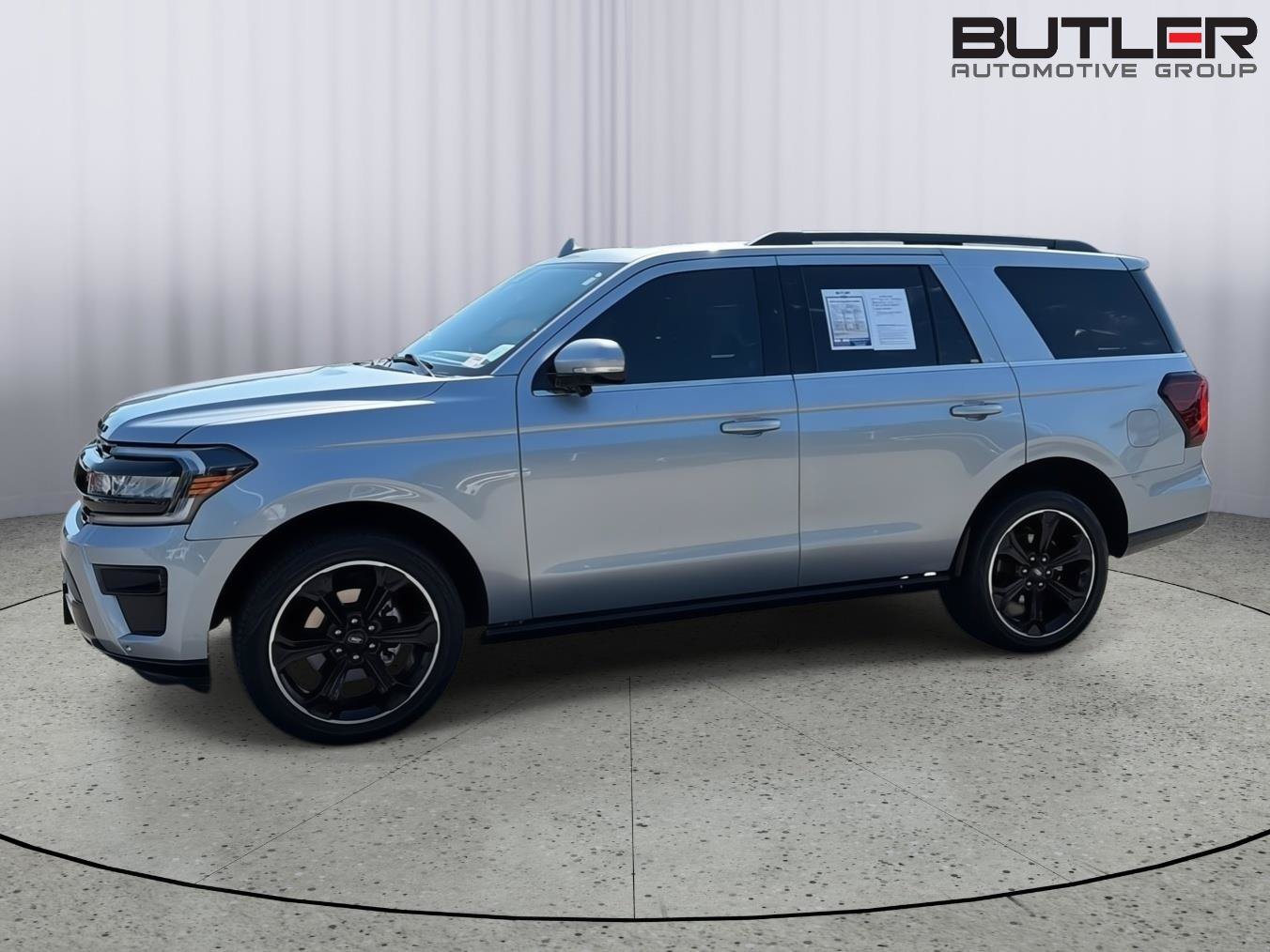 Used 2024 Ford Expedition Limited RWD image 3