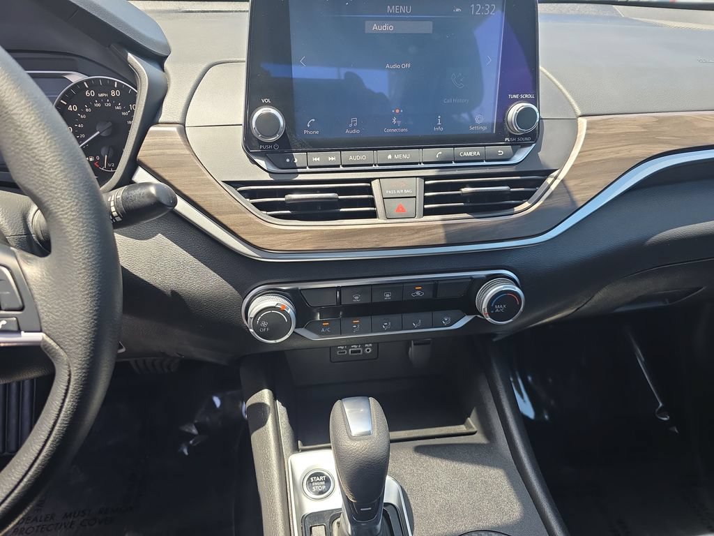 Used 2025 Nissan Altima 2.5 SV FWD image 16