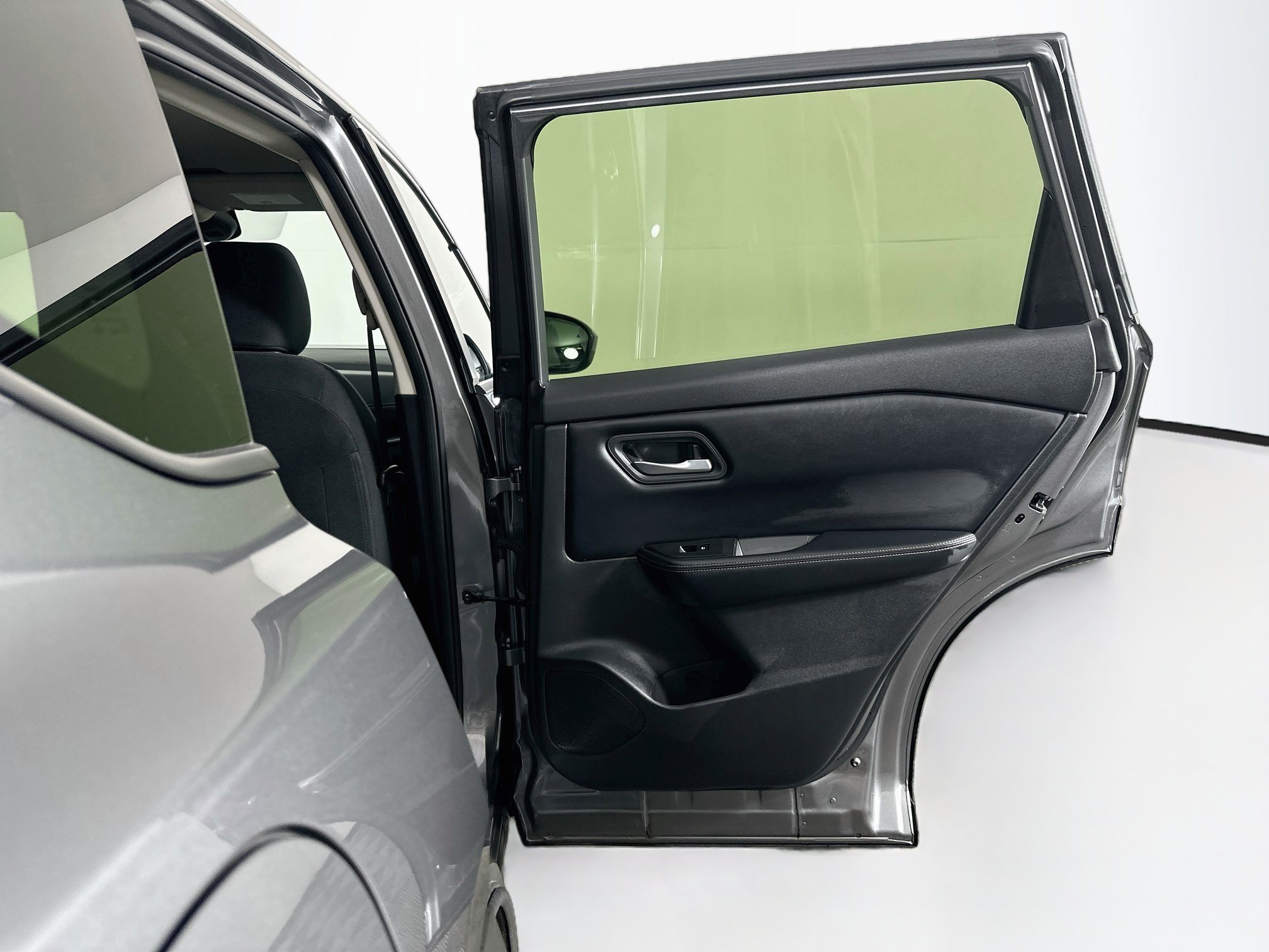 Used 2025 Nissan Rogue SV FWD image 30