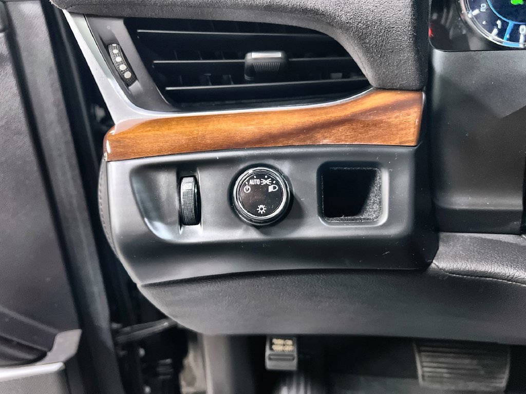 Used 2019 Cadillac Escalade Luxury RWD image 14