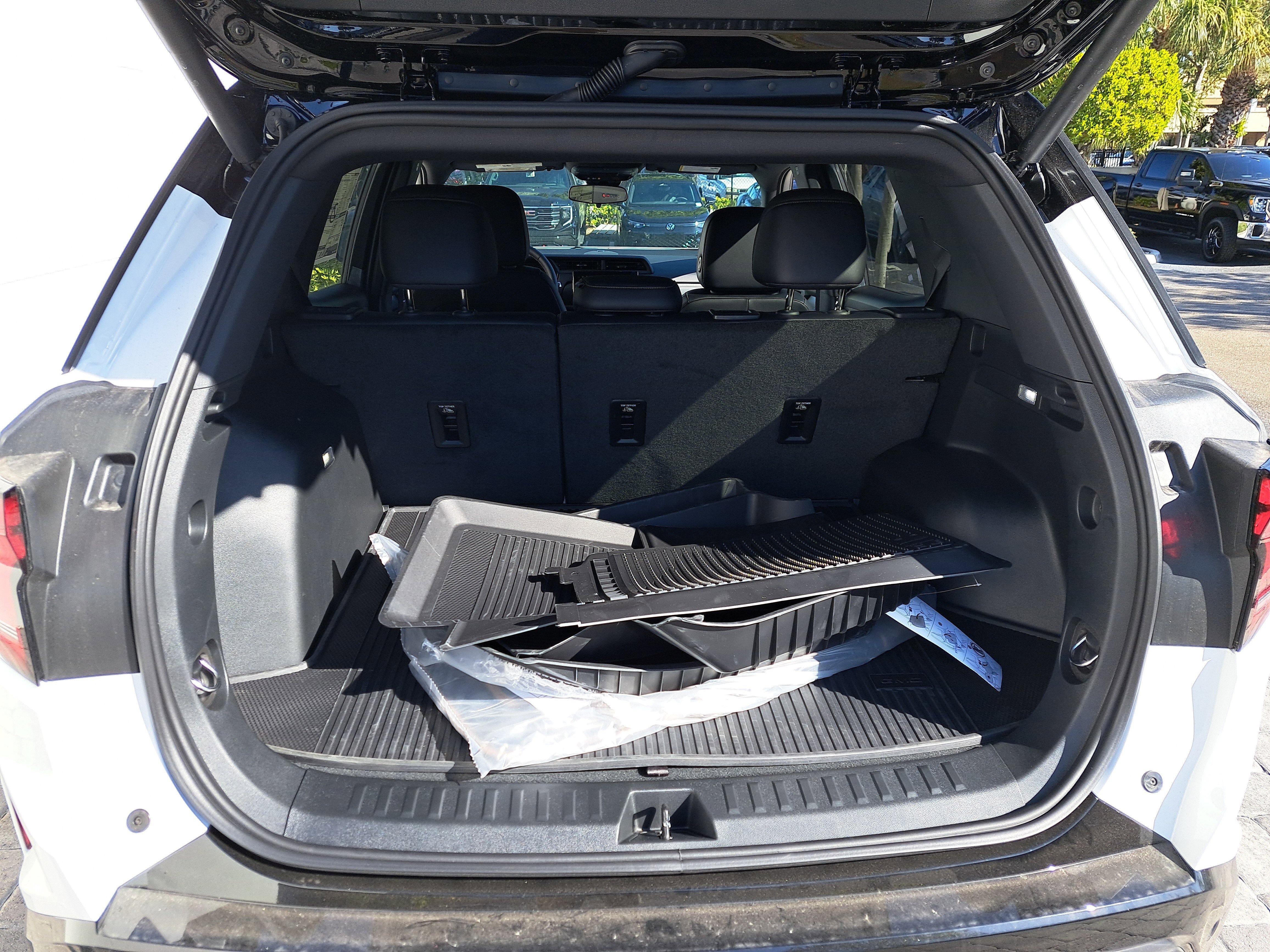 New 2026 GMC Terrain AT4 w/ Convenience Package III AWD/4WD image 9