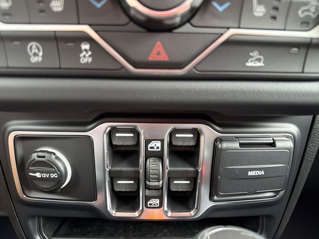 New 2026 Jeep Gladiator Sahara image 21