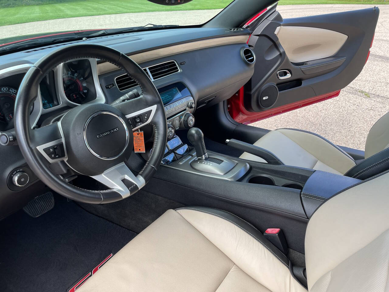 Used 2010 Chevrolet Camaro SS w/ LPO, Ground Effects Package RWD image 8