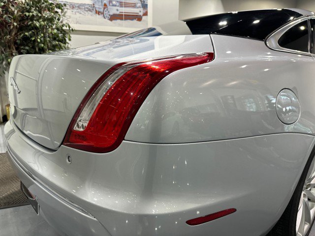 Used 2011 Jaguar XJ RWD image 31