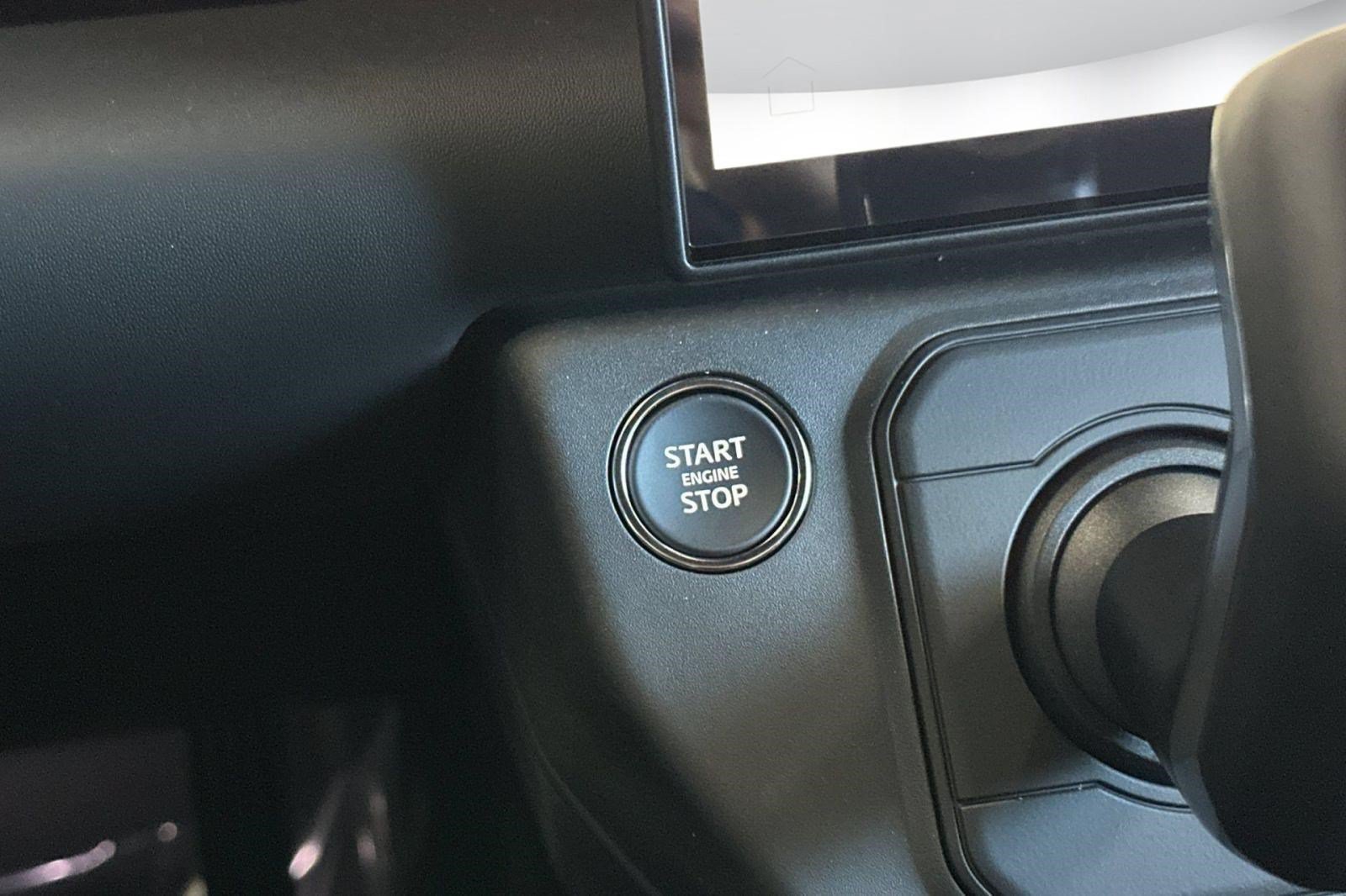New 2026 Land Rover Defender 110 X-Dynamic SE AWD/4WD image 16