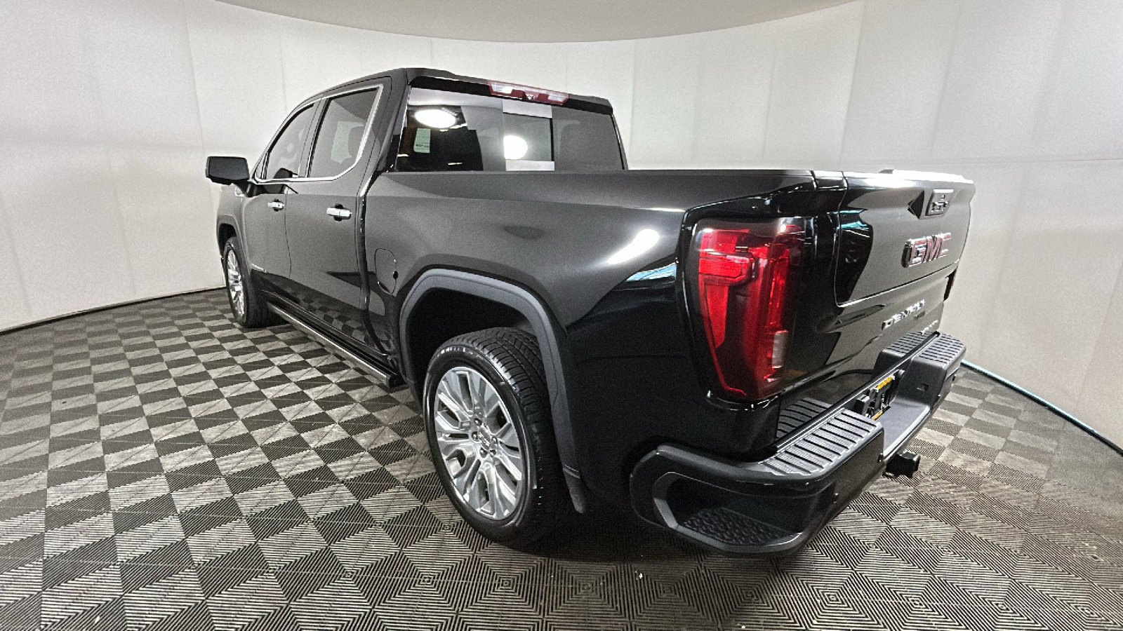 Used 2021 GMC Sierra 1500 Denali w/ Denali Ultimate Package AWD/4WD image 5
