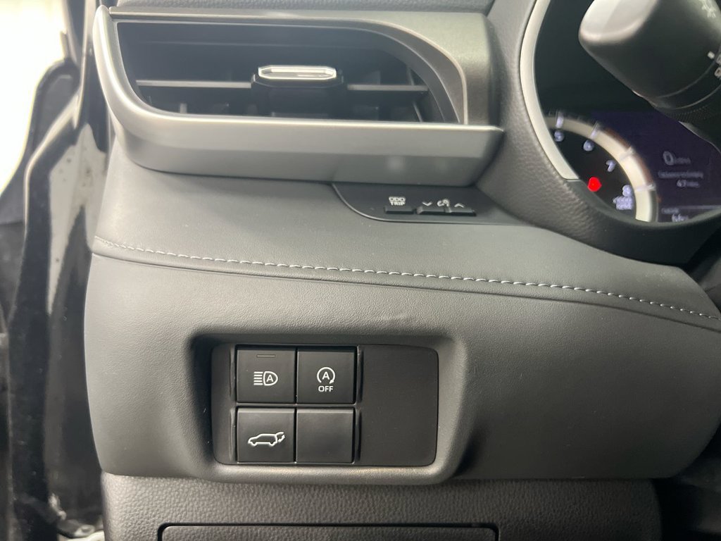 Used 2023 Toyota Highlander XLE AWD/4WD image 18
