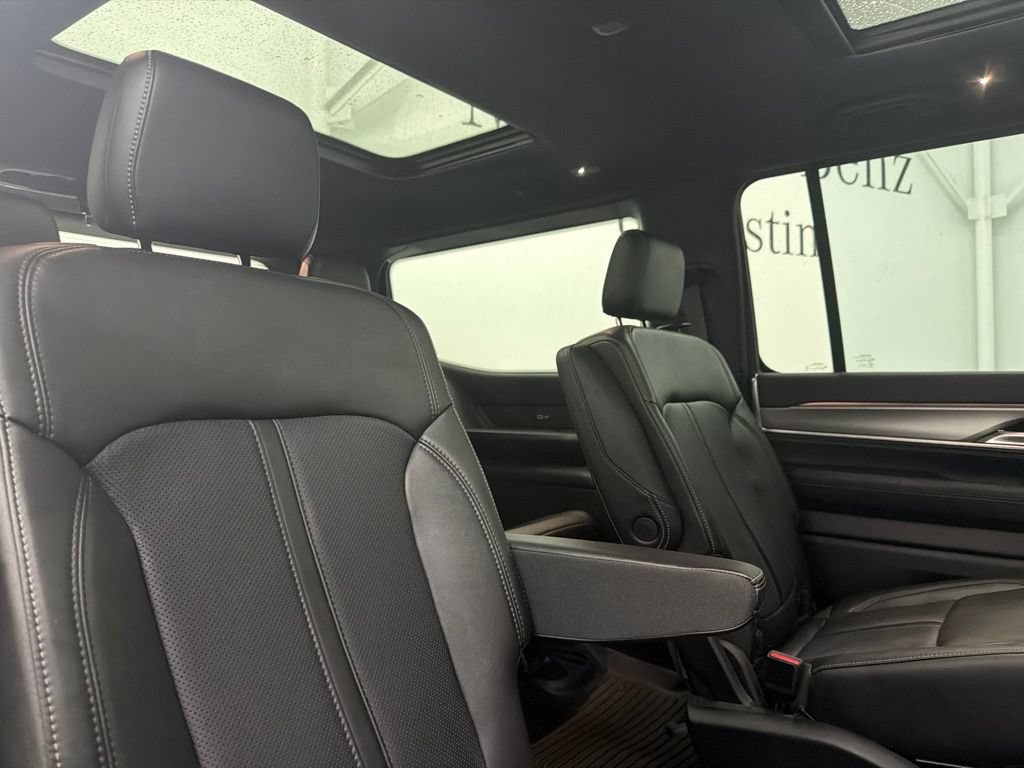 Used 2023 Jeep Wagoneer Series II AWD/4WD image 26